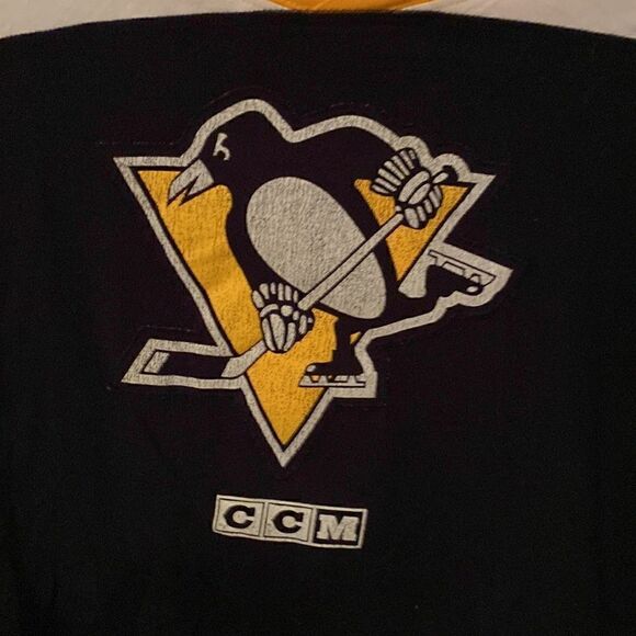 CCM, size 14/16 Pittsburgh Penguins Long Sleeve - Picture 5 of 5